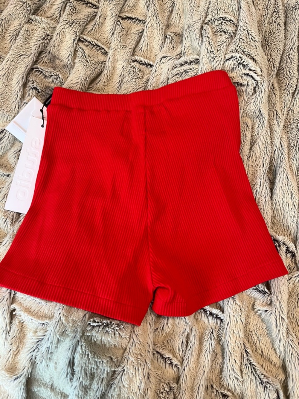 Red Ribbed T High-Waist Shorts Set - Picture 4 of 4